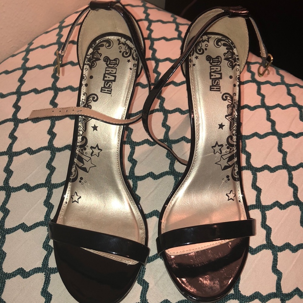 Heels 🖤 - Picture 2 of 4